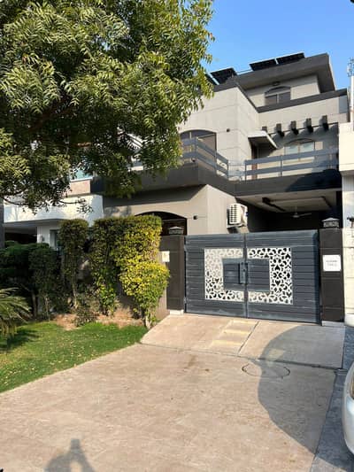 8 MARLA ELEGANT AND FULLY MAINTAINED SUPER HOT LOCATED BUNGALOW IS AVAILABLE IN THE BEST BLOCK OF DHA LAHORE | 12 KVA SOLAR INSTALLED