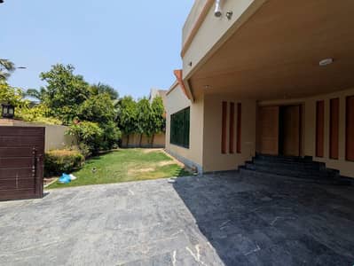 1 KANAL ELEGANT AND FULLY MAINTAINED SUPER HOT LOCATED BUNGALOW IS AVAILABLE IN THE BEST BLOCK OF DHA LAHORE