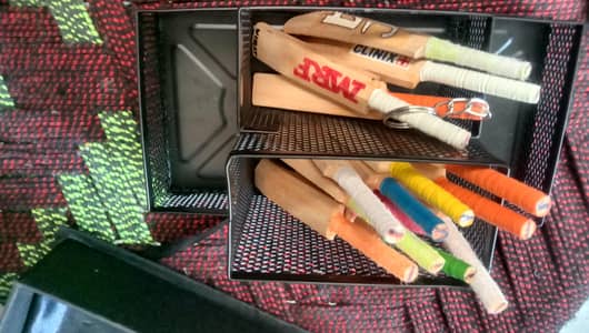 cricket bats key chain