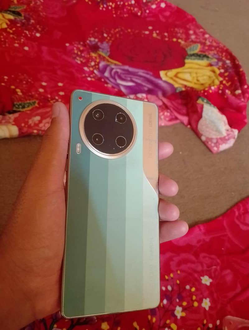 Tecno CAMON 30 0