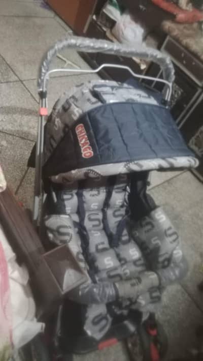 pram for sale on 10 days used