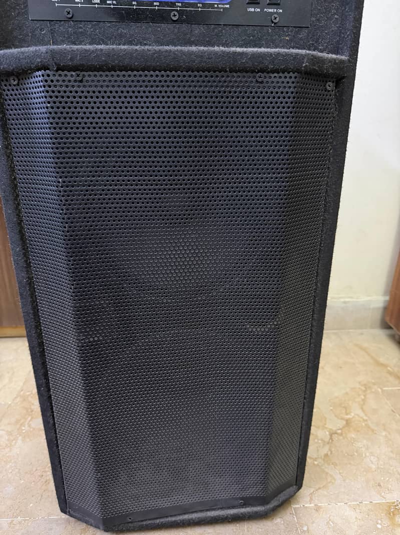 D Max Bluetooth speaker 1