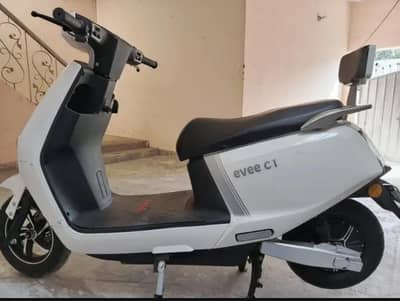 Evee electric scooty 2023 model all okay