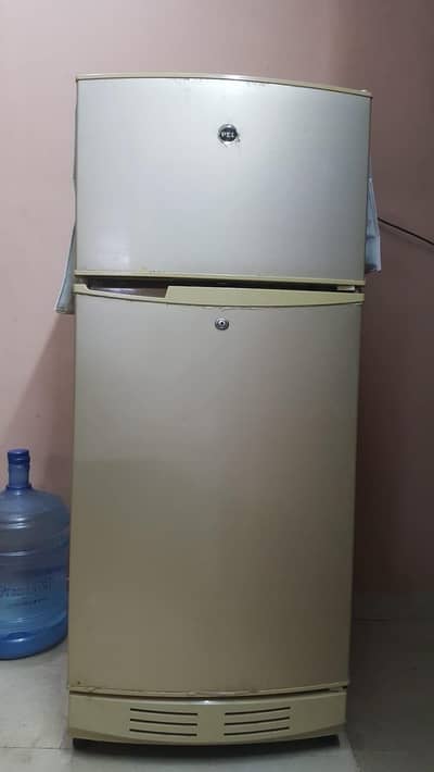 Small size refrigerator