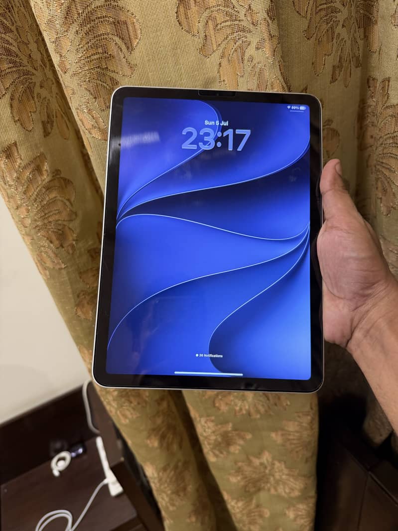 IPAD Air 4th Generation read ad 1
