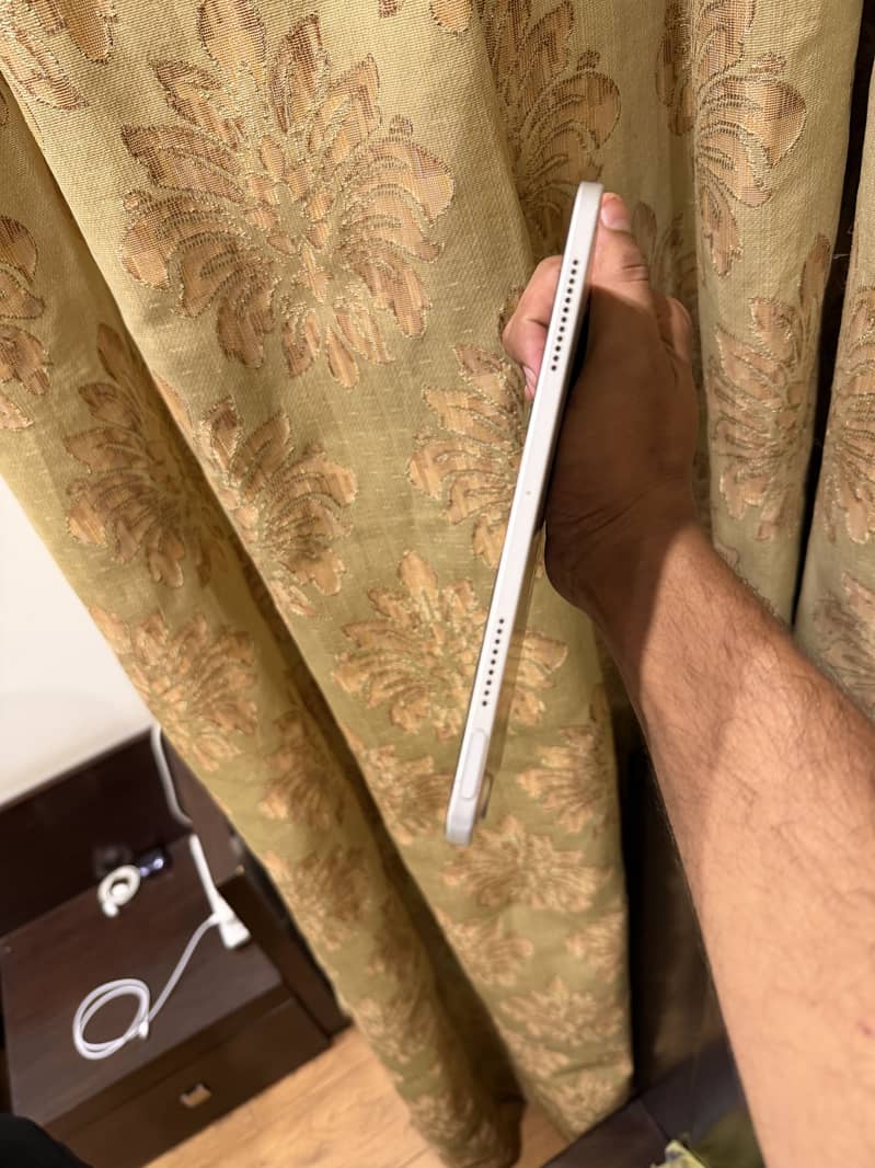 IPAD Air 4th Generation read ad 3