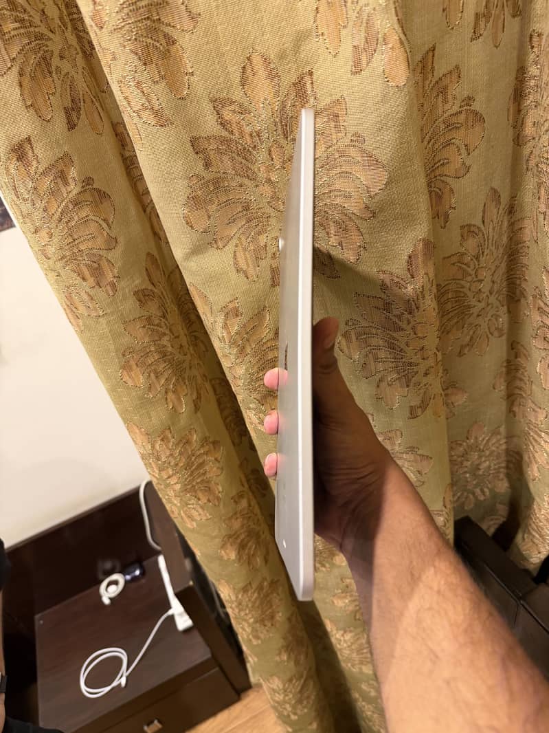 IPAD Air 4th Generation read ad 6