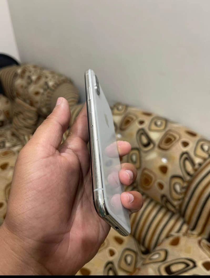 Apple iPhone X 3