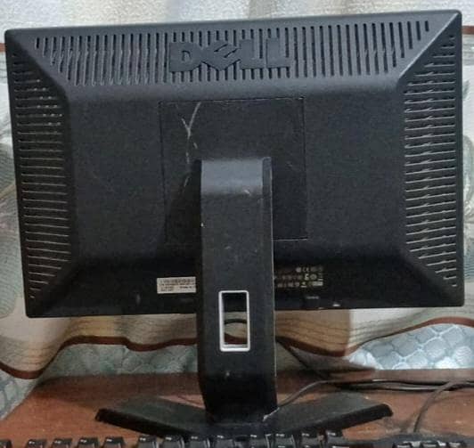 LCD 19" Square 3