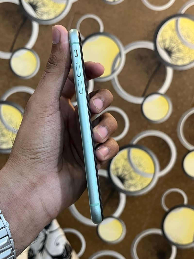 Apple iPhone 11 3