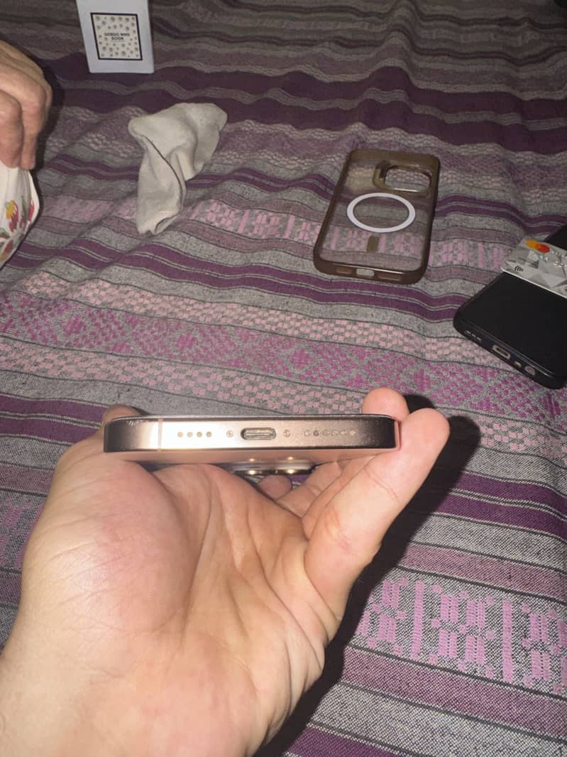 Apple iPhone 16 Pro Max 3