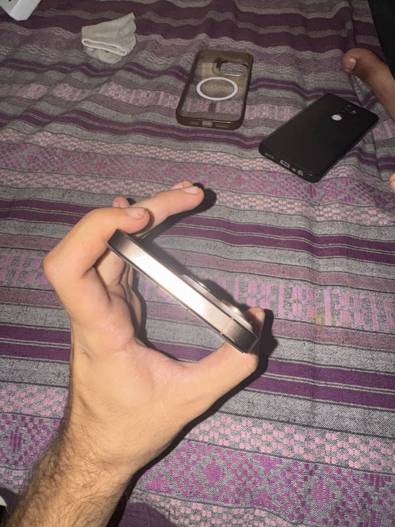 Apple iPhone 16 Pro Max 4