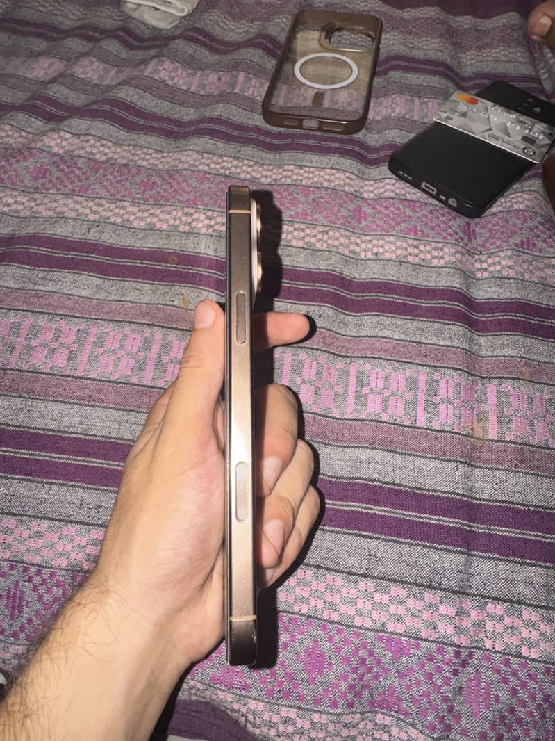 Apple iPhone 16 Pro Max 5