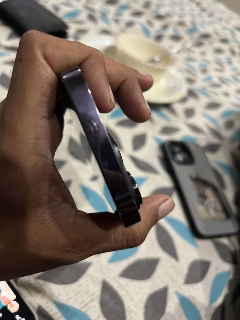 Apple iPhone 14 Pro 0