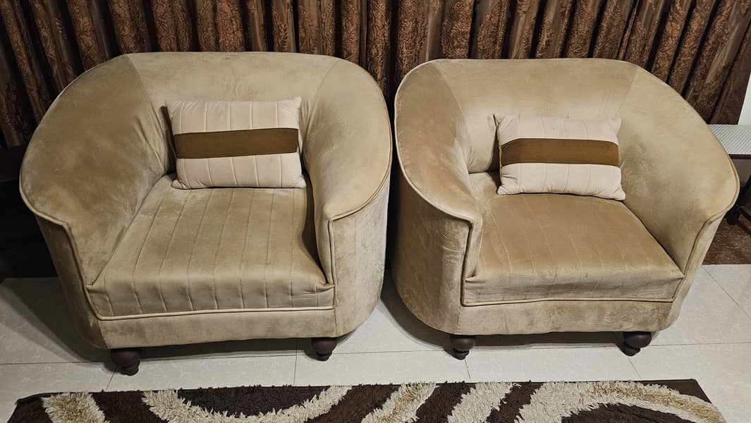 2 Single Seats Sofa,s 3
