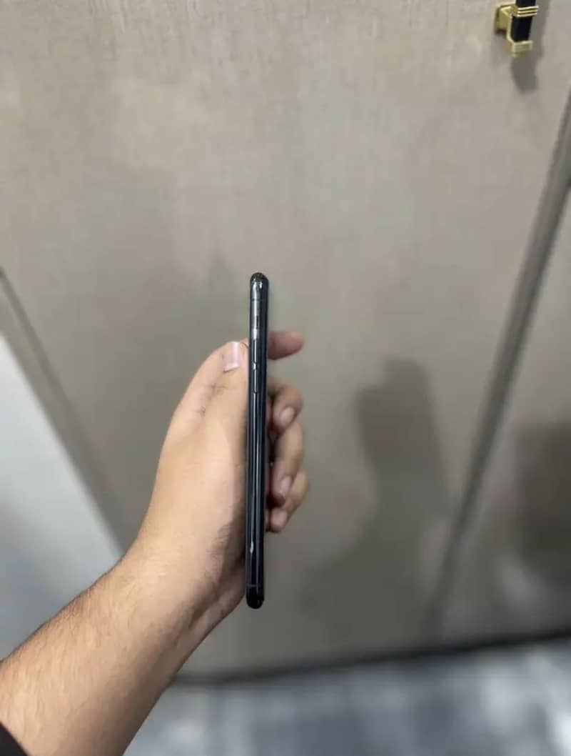 Apple iPhone 11 Pro Max 3