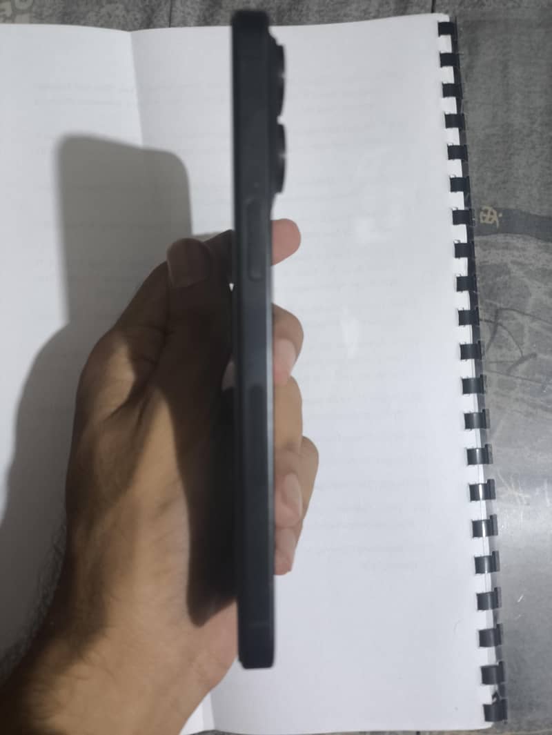 Apple iPhone 15 Pro Max 4