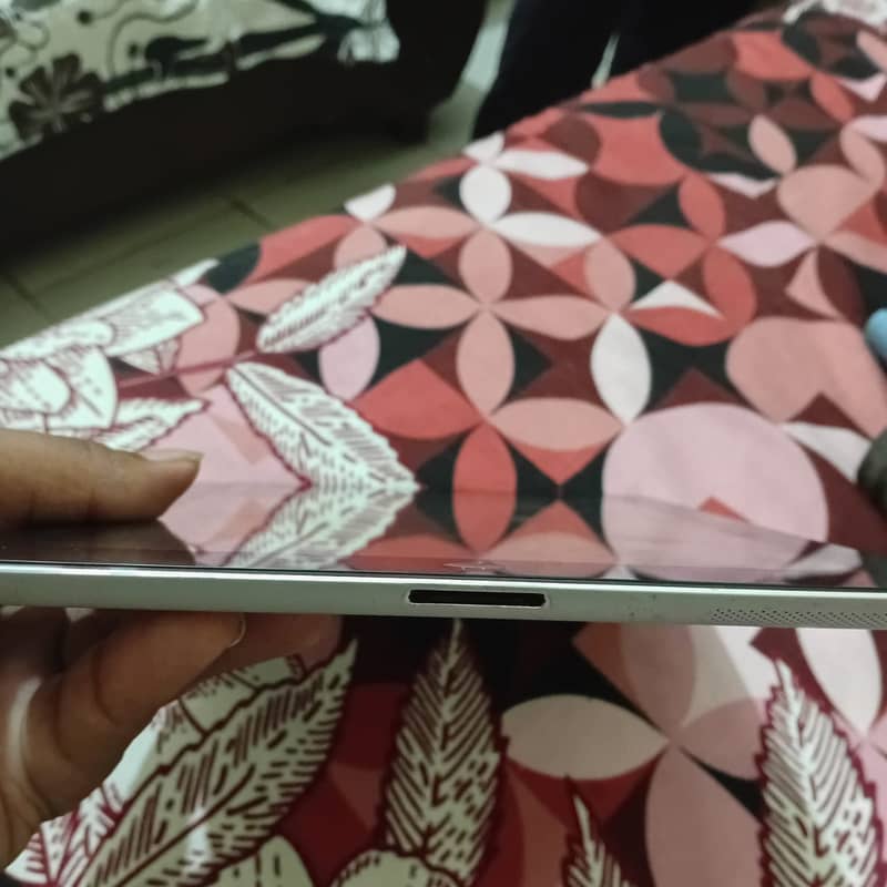 Ipad 2 16gb 9/10 condition 5