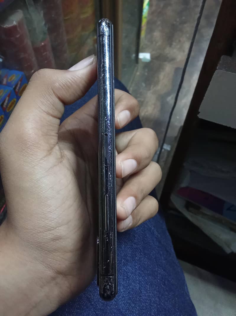 Apple iPhone X 3