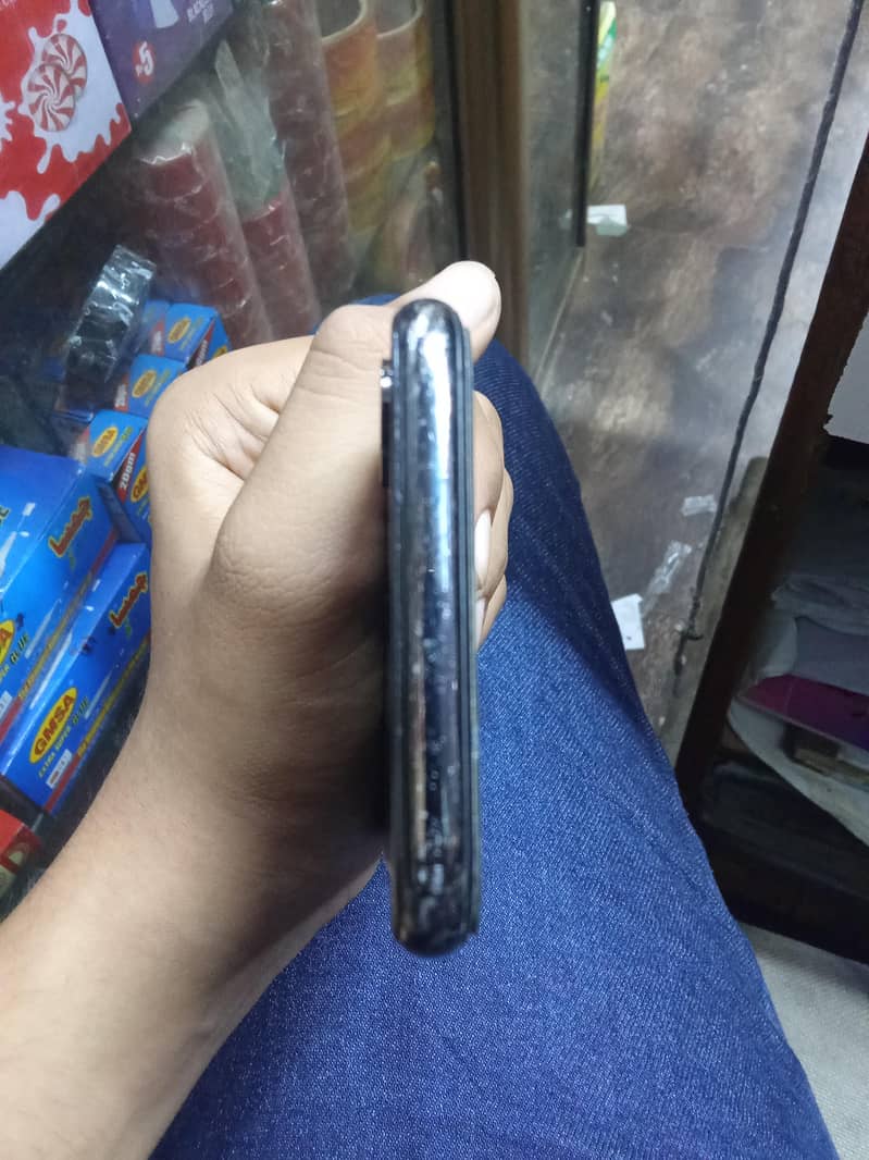 Apple iPhone X 4