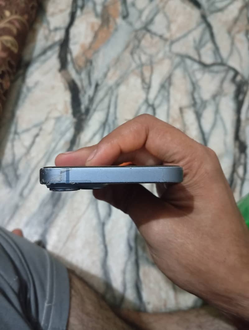 Apple iPhone 14 3