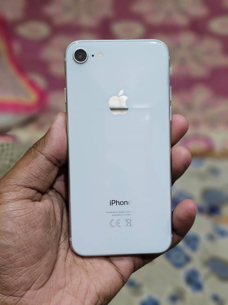 Apple iPhone 8 1