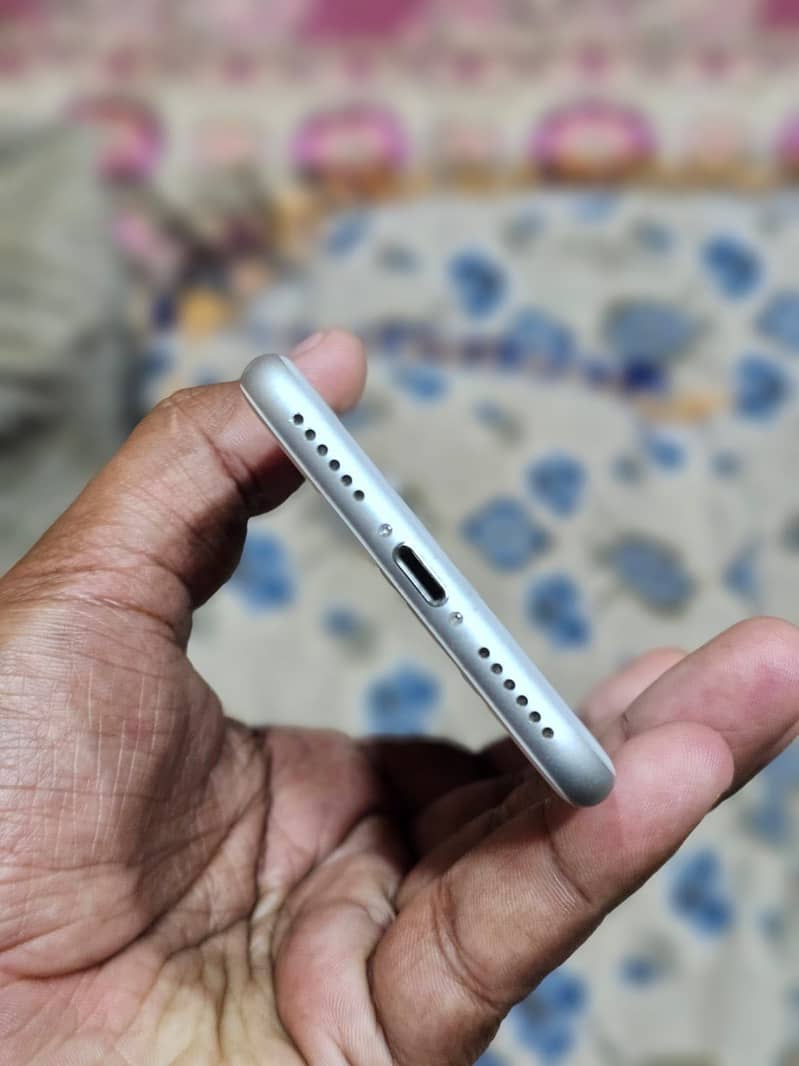 Apple iPhone 8 3