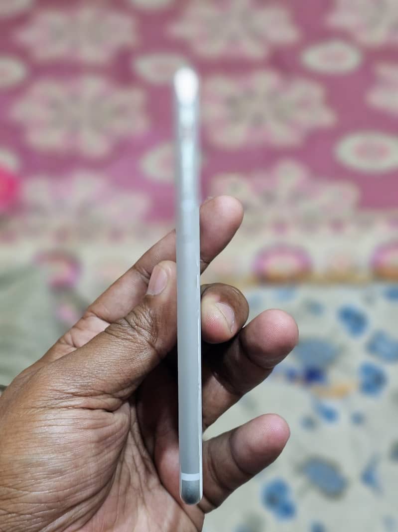 Apple iPhone 8 6