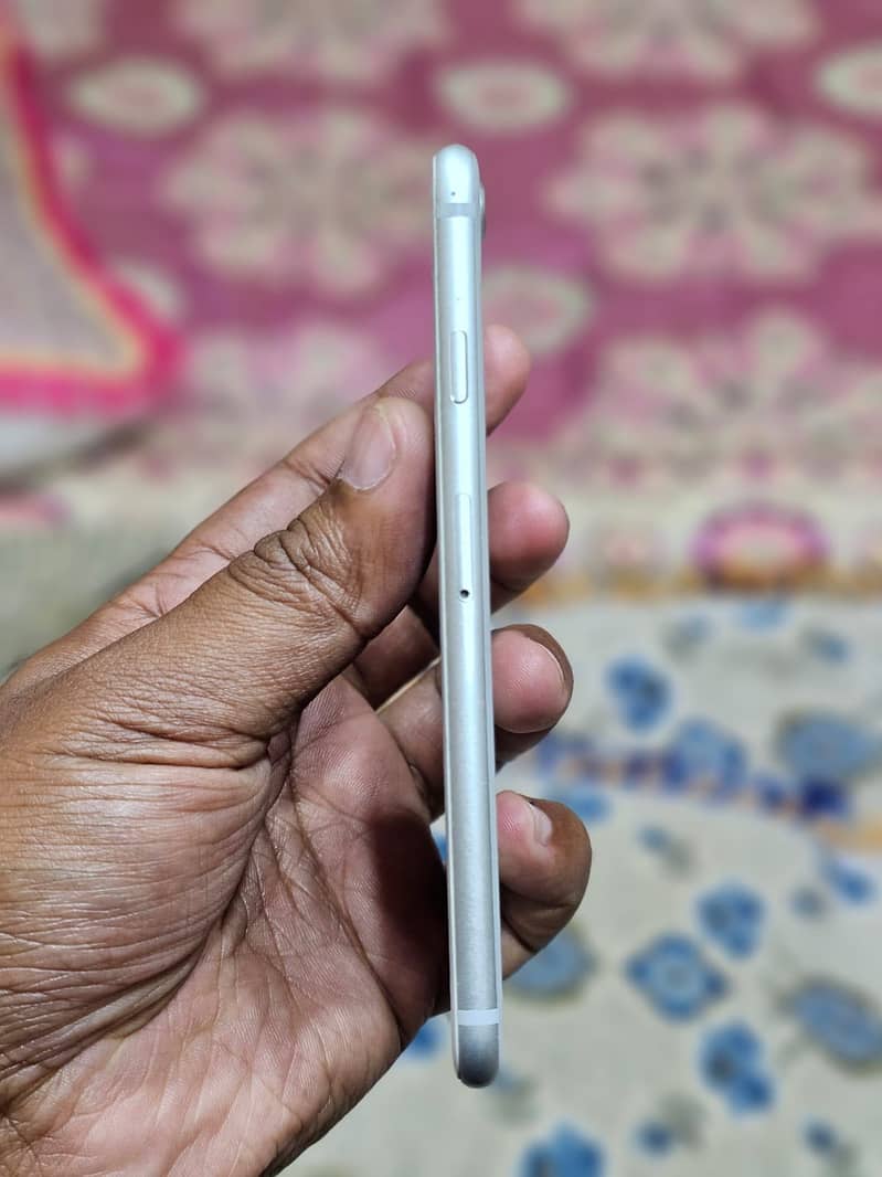 Apple iPhone 8 7