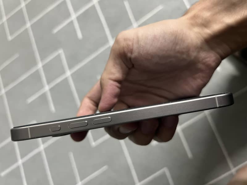 Apple iPhone 15 Pro 0