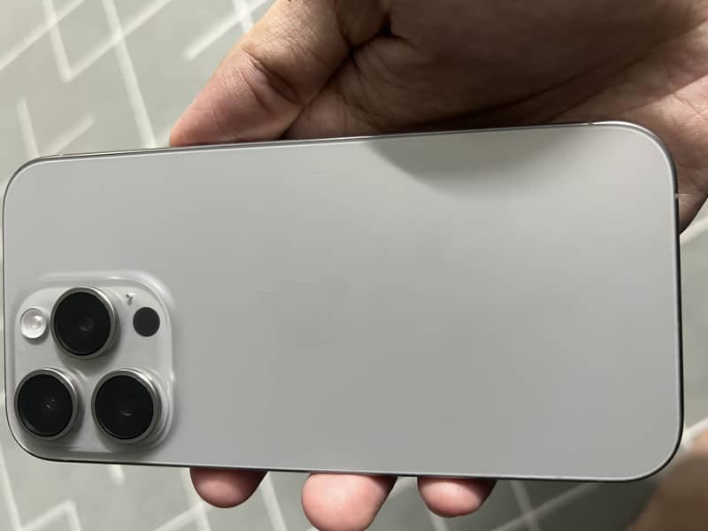 Apple iPhone 15 Pro 6