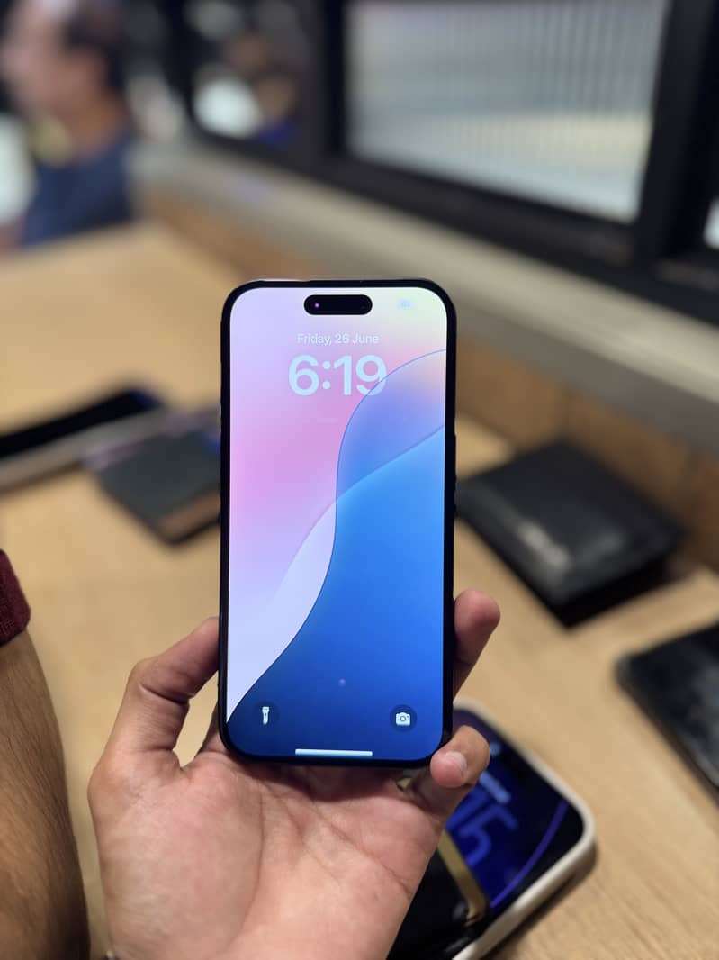 Apple iPhone 16 0