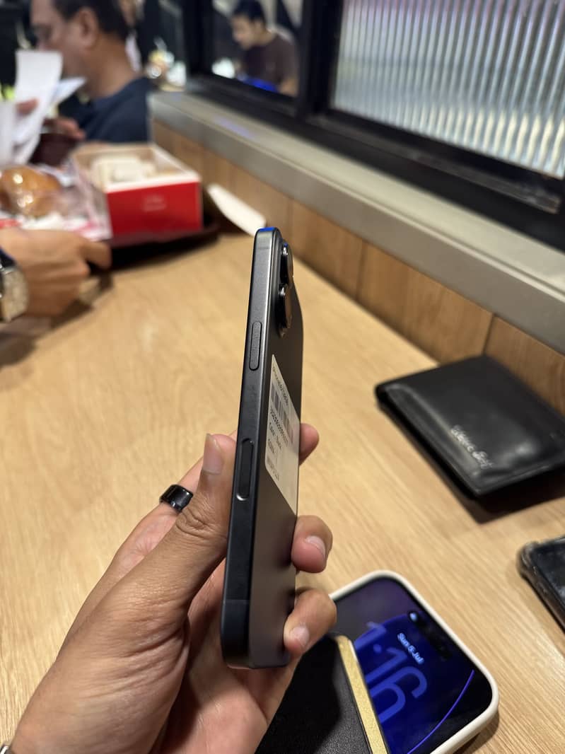 Apple iPhone 16 2