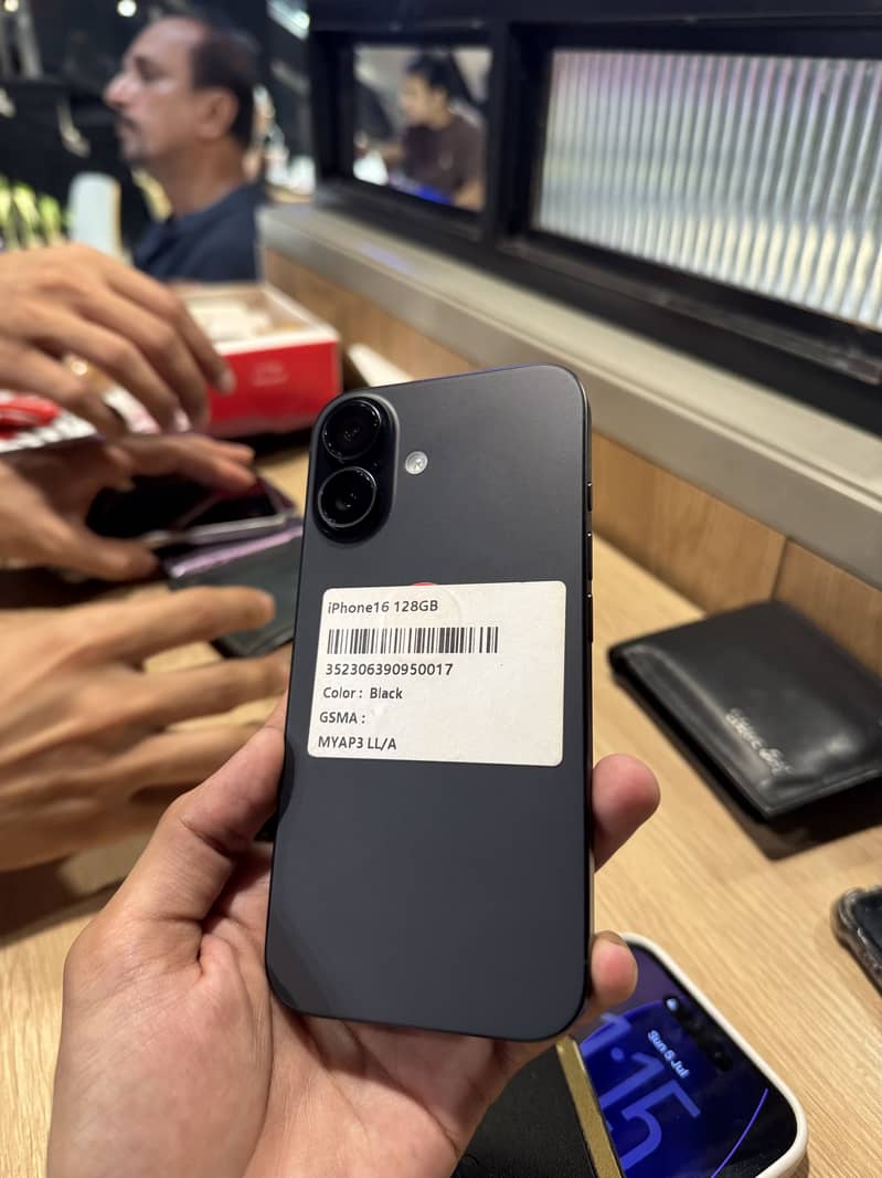 Apple iPhone 16 3