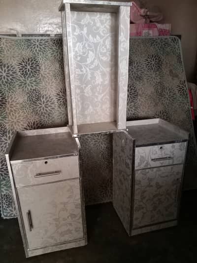Polur cabin with shelf