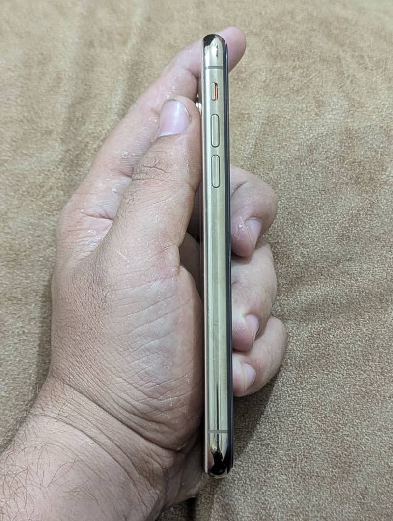 “iPhone XS” 1