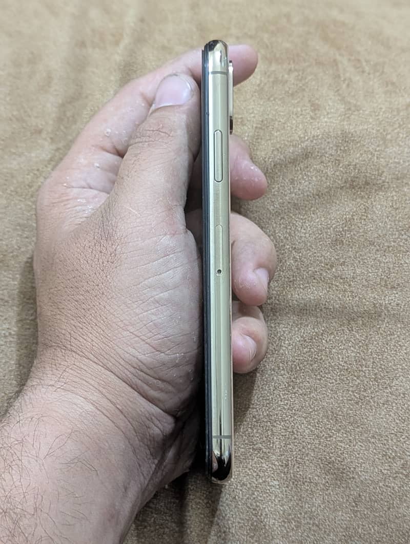 “iPhone XS” 2