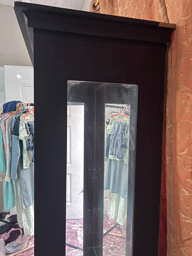 Mirror Showcase 6