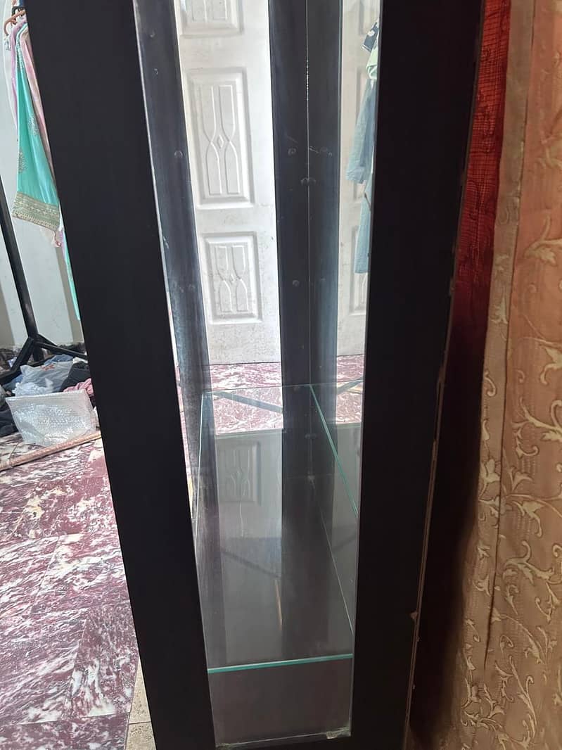 Mirror Showcase 7