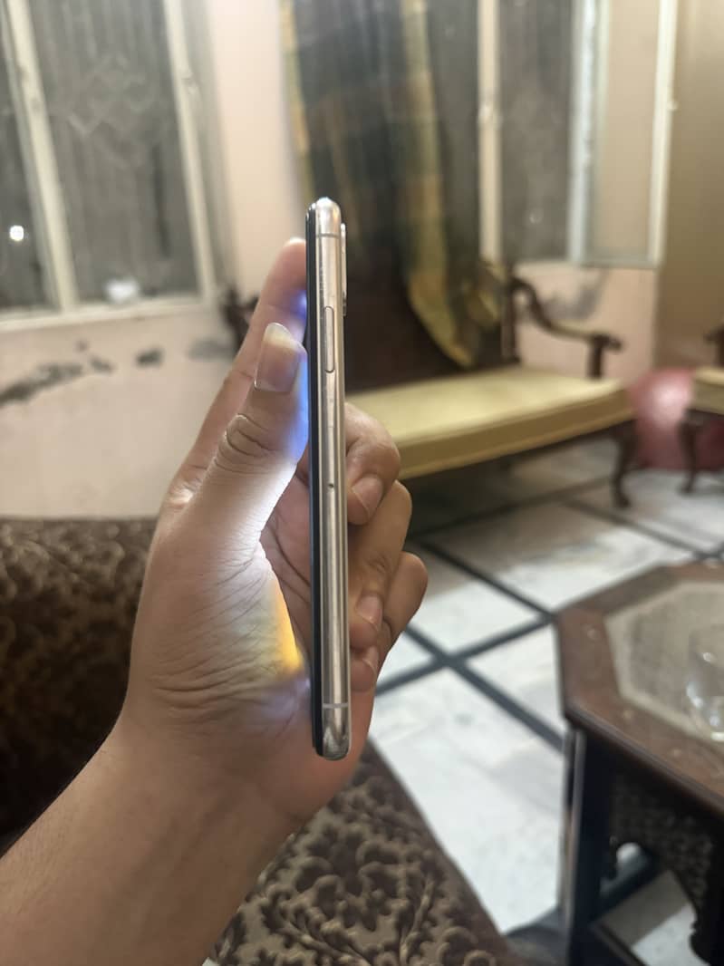 Apple iPhone X 3