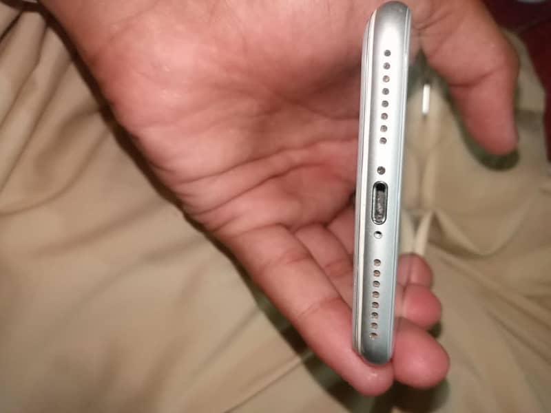 Apple iPhone 8 Plus 4