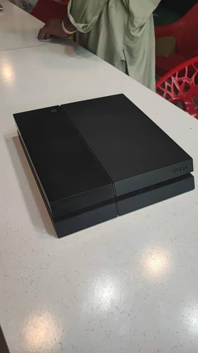 PS4 Fat 1 tb Jailbreak With 2 controllers . . Games installed 10/10 con