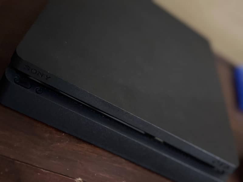 Ps4 slim 4