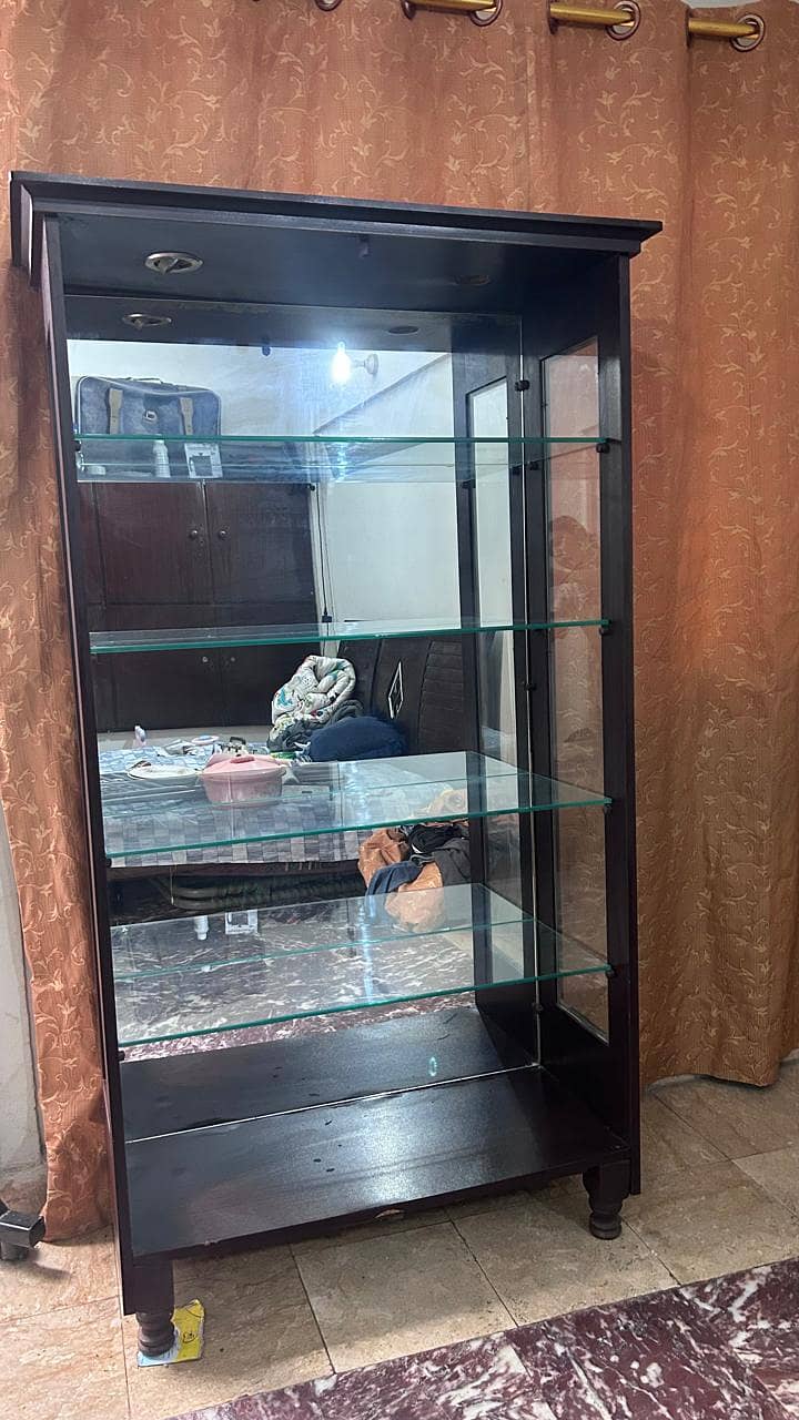 Mirror showcase 2