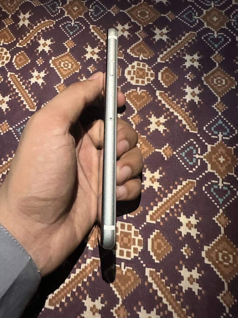 Apple iPhone SE 3