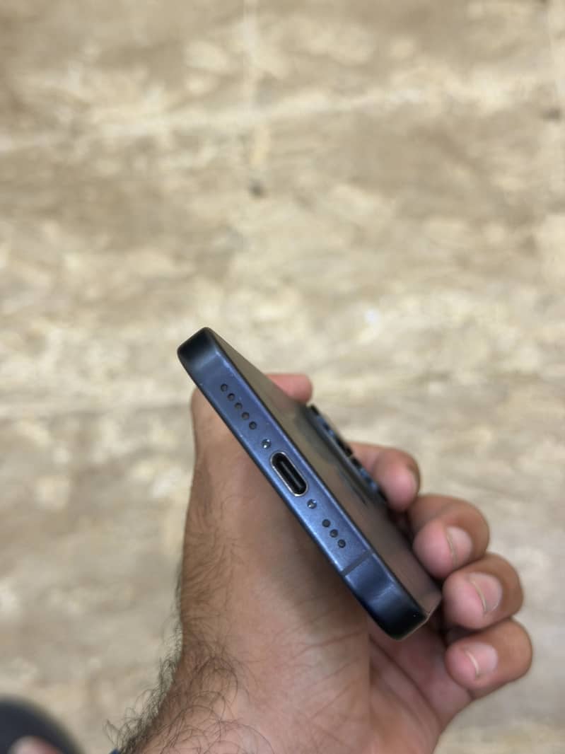 Apple iPhone 15 Pro 2
