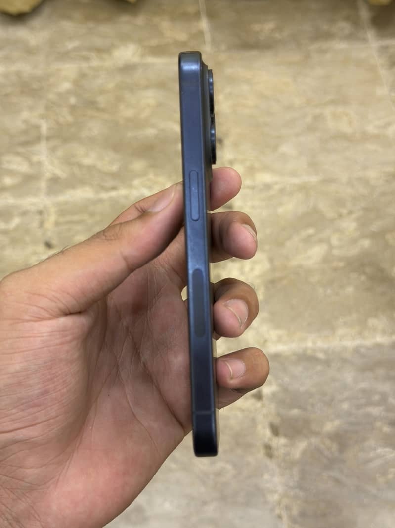 Apple iPhone 15 Pro 3