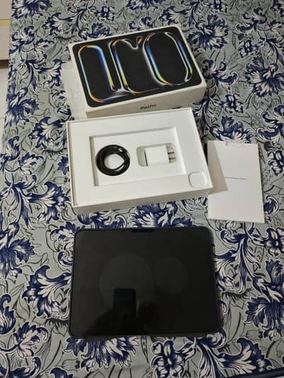Ipad Pro M5 256 GB 11 inch brand new condition