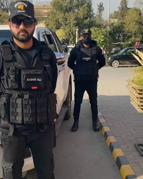 مجھے گن مین کی جاب چاہیے 0