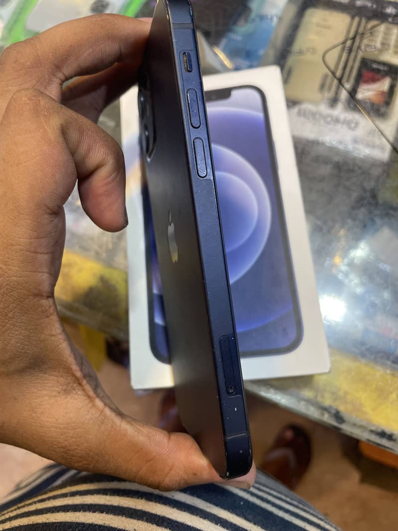 Apple iPhone 12 2